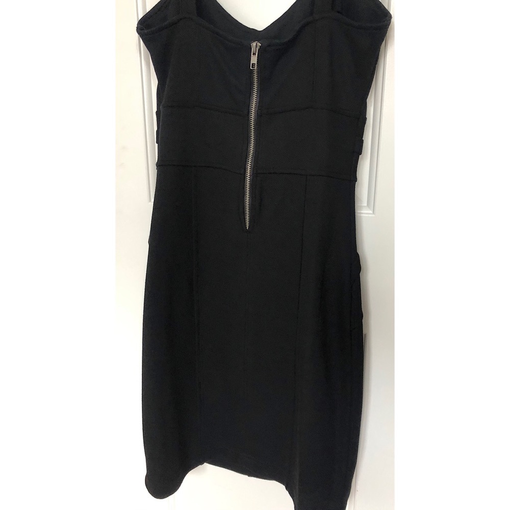 LBD - Picture 3 of 5